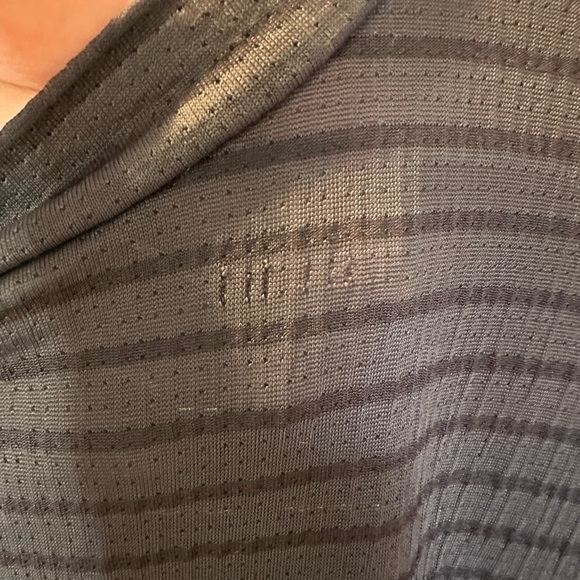 ARMANI COLLEZIONI Short Sleeve Scoop Neck Gray and Black Top - Picture 12 of 13